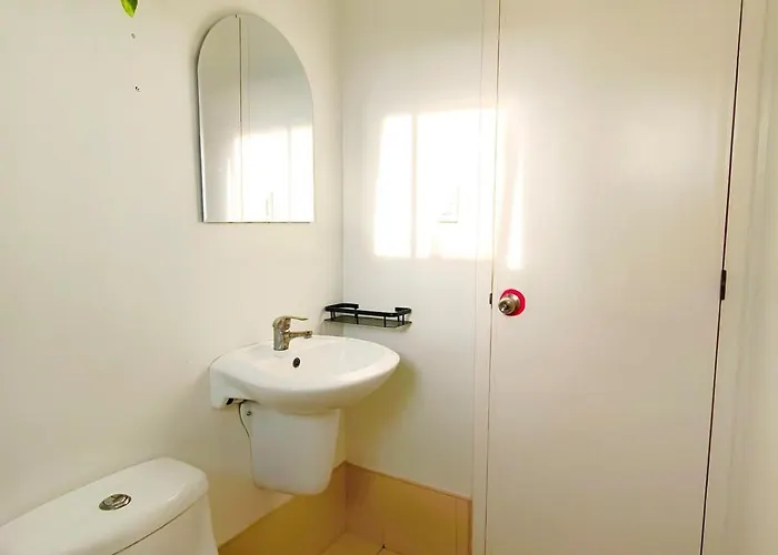 2114t2 Avida Towers It Park 2br Unit 2 Toilet 2 Tv アパート セブ市