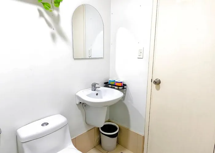 2114t2 Avida Towers It Park 2br Unit 2 Toilet 2 Tv アパート セブ市